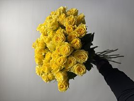Солнышко букет из 15 шт желтых кустовых роз 
